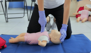 PALS é o curso de suporte avançado de vida pediátrico da AHA. Entenda o que ele ensina, quem precisa fazer e por que emergências em crianças exigem preparo específico.
